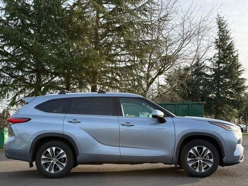 Used 2021 Toyota Highlander XLE image 6