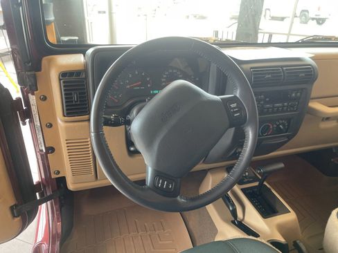 Used 2002 Jeep Wrangler Sahara image 16