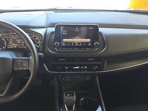 Used 2025 Nissan Rogue SV AWD/4WD image 8