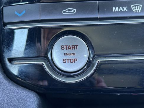 Used 2020 Jaguar F-PACE S image 32