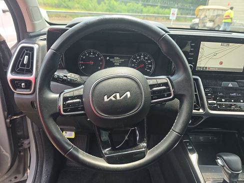 Used 2023 Kia Sorento EX w/ Panoramic Sunroof Package FWD image 8