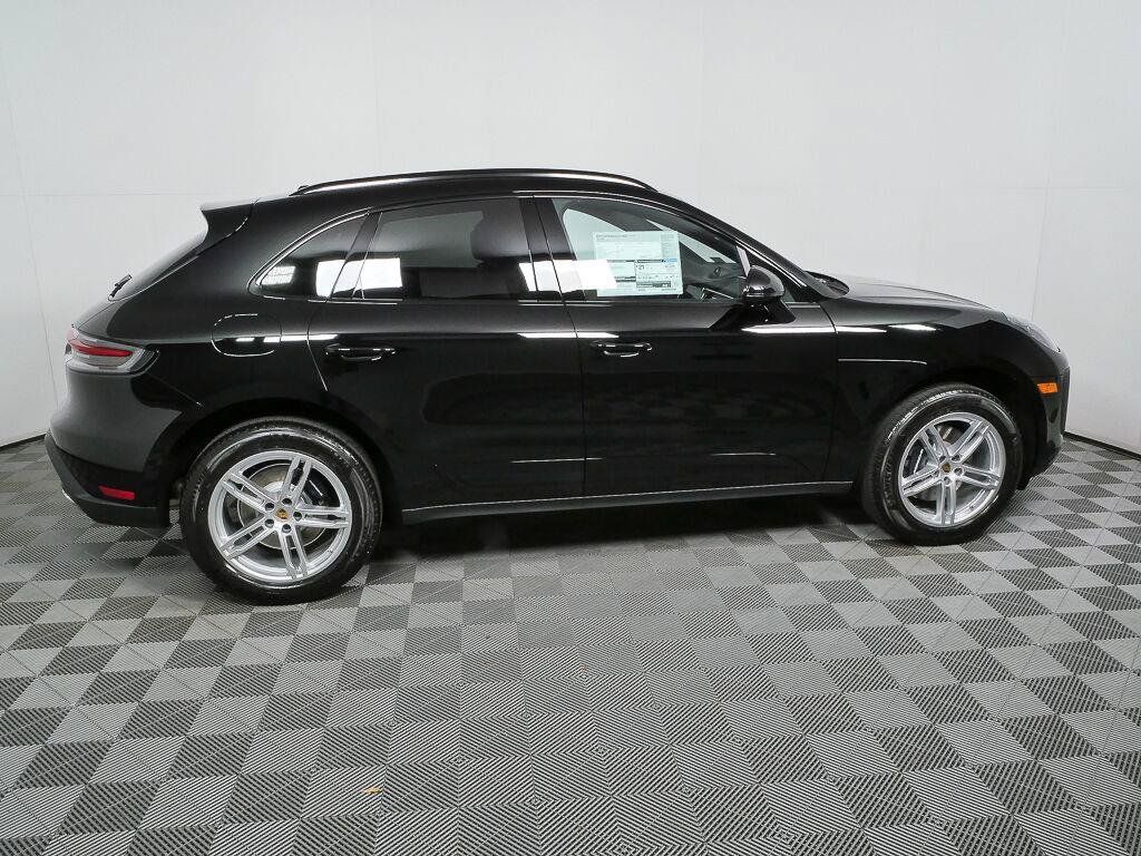 Certified 2026 Porsche Macan AWD/4WD image 27