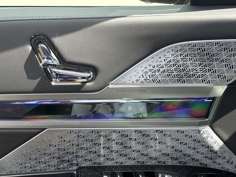 Used 2025 BMW i7 eDrive50 w/ M Sport Package image 17