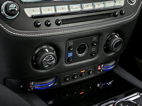 Used 2017 Rolls-Royce Ghost image 40