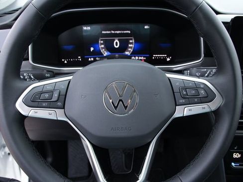 New 2026 Volkswagen Taos SE image 17