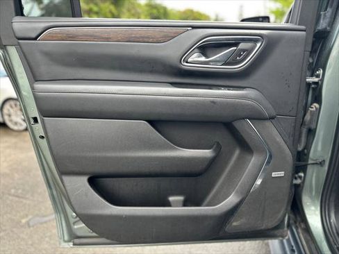 Used 2023 Chevrolet Suburban Premier image 16