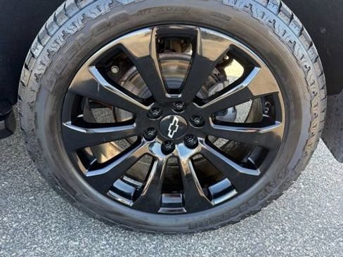 Used 2021 Chevrolet Tahoe RST w/ Luxury Package AWD/4WD image 7
