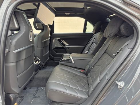 Used 2024 BMW i7 eDrive50 w/ M Sport Package RWD image 57