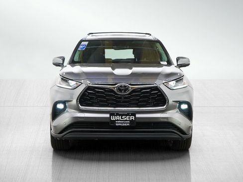 Used 2025 Toyota Highlander Limited AWD/4WD image 8