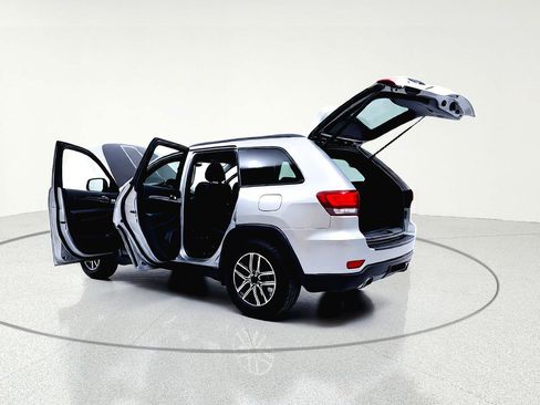 Used 2019 Jeep Grand Cherokee Trailhawk AWD/4WD image 12