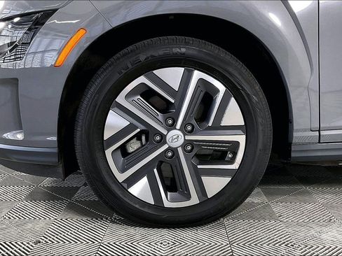 Used 2023 Hyundai Kona SE image 8