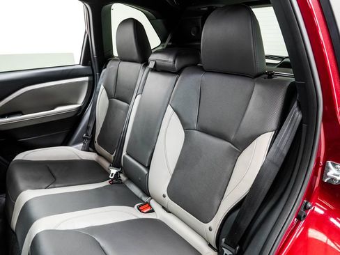 Used 2025 Subaru Forester Limited image 17