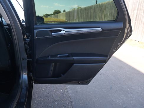 Used 2019 Ford Fusion SE image 11