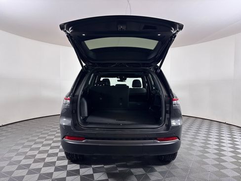 New 2026 Jeep Grand Cherokee Altitude image 10