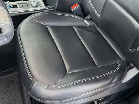 Used 2022 Ford Explorer XLT w/ Equipment Group 202A image 20