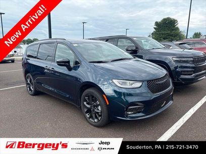Used 2025 Chrysler Pacifica Limited