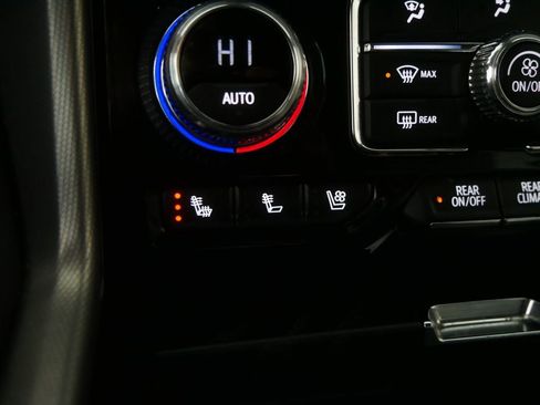 Used 2024 GMC Yukon Denali w/ Advanced Technology Package AWD/4WD image 29