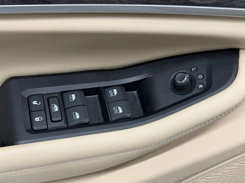 Used 2023 Jeep Grand Cherokee Limited AWD/4WD image 25