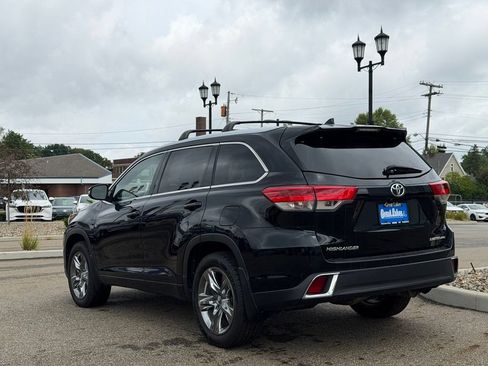 Used 2019 Toyota Highlander Limited Platinum AWD/4WD image 3