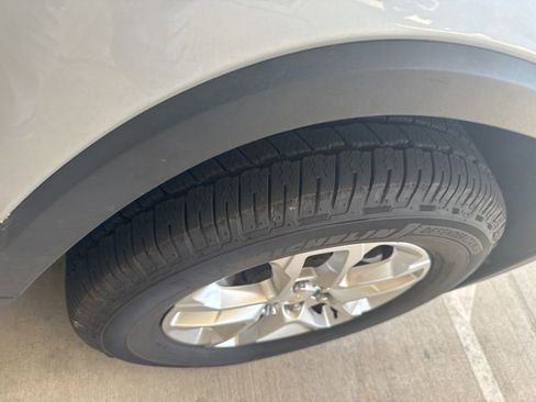 Used 2018 Chevrolet Traverse LS FWD image 4