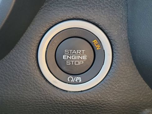 Used 2023 RAM 1500 Laramie AWD/4WD image 32