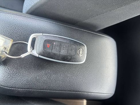 Used 2025 Nissan Versa SV FWD image 20