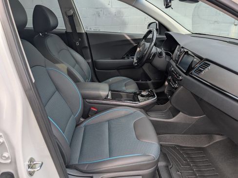 Used 2019 Kia Niro EX Premium w/ Cold Weather Package 1.0 image 8