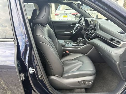 Used 2025 Toyota Highlander XSE AWD/4WD image 25