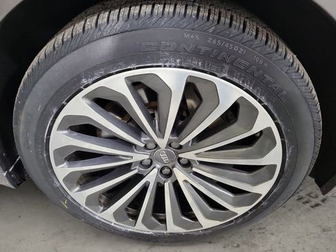 Used 2019 Audi e-tron Prestige w/ Prestige Package image 9