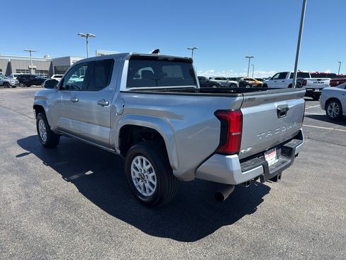 Used 2025 Toyota Tacoma SR5 AWD/4WD image 7