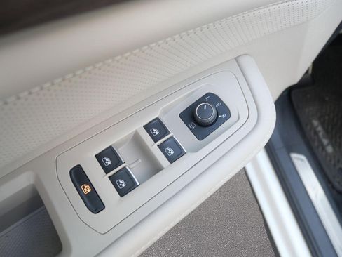 Used 2024 Volkswagen Atlas SEL Premium R-Line image 7