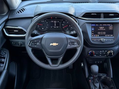 Used 2023 Chevrolet TrailBlazer LT FWD image 16