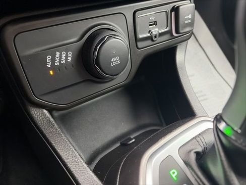 Used 2022 Jeep Renegade Latitude w/ Convenience Group AWD/4WD image 21