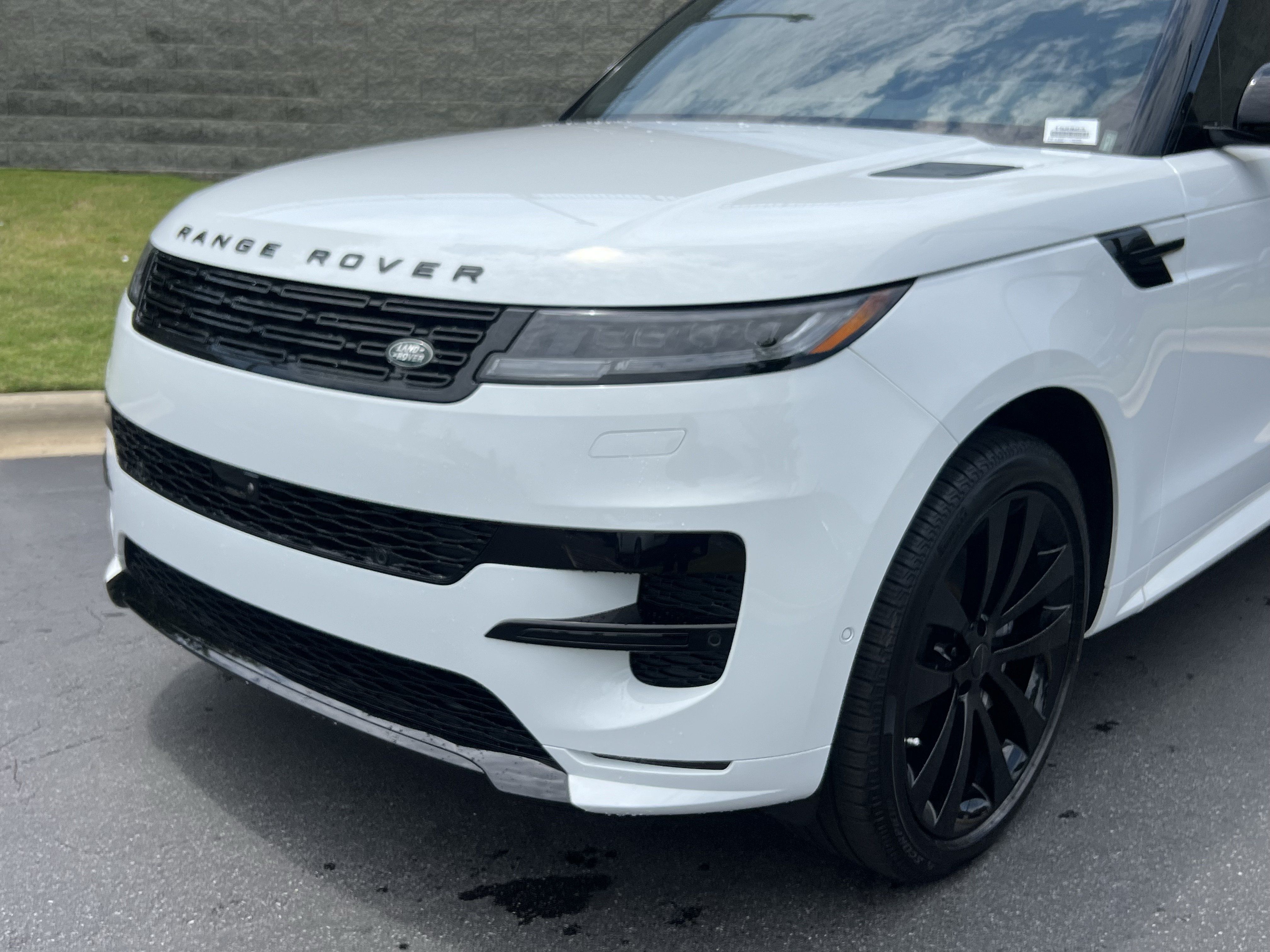 New 2026 Land Rover Range Rover Sport Dynamic SE AWD/4WD image 11