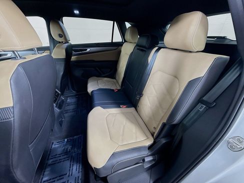 Certified 2024 Volkswagen Atlas Cross Sport SE w/ Panoramic Sunroof Package AWD/4WD image 20