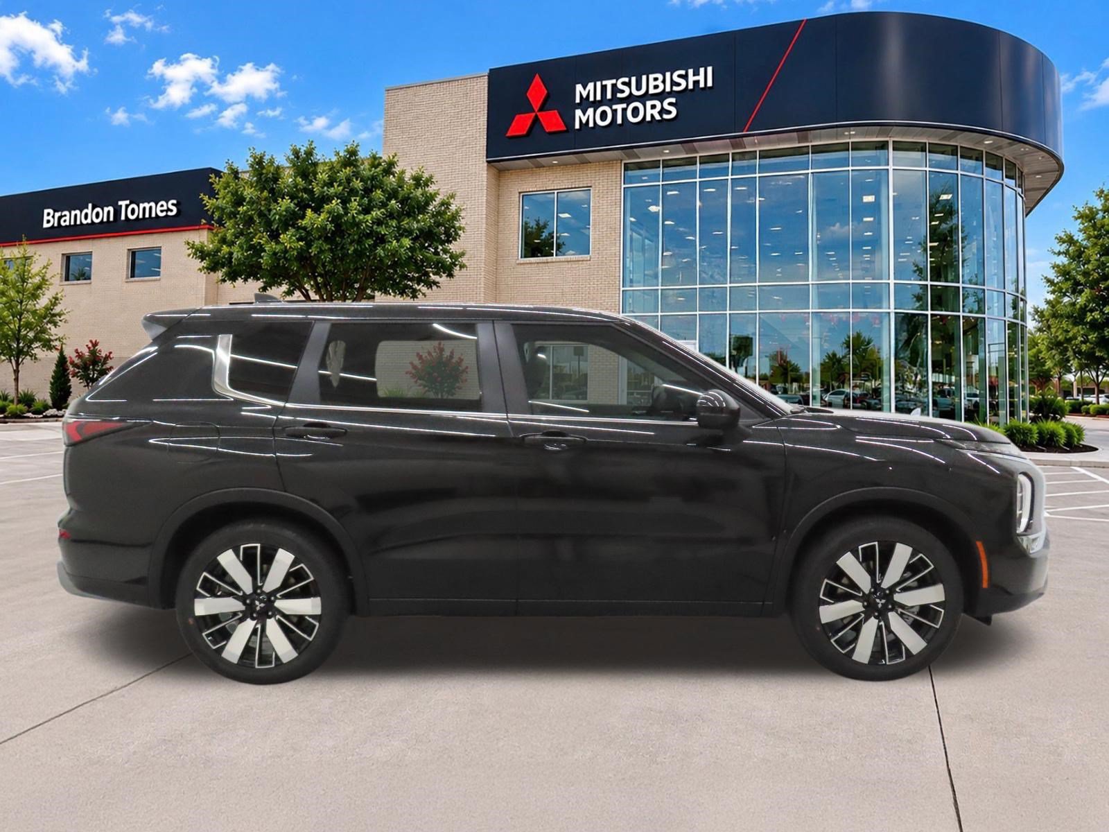 New 2026 Mitsubishi Outlander SE FWD image 2