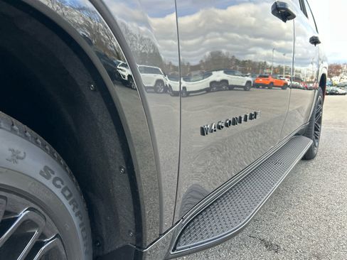 New 2025 Jeep Wagoneer L Series II w/ Premium Group I image 24