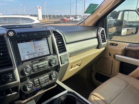 Used 2019 Ford F250 Lariat w/ Chrome Package image 15