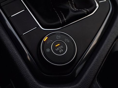 Used 2022 Volkswagen Tiguan SE image 30