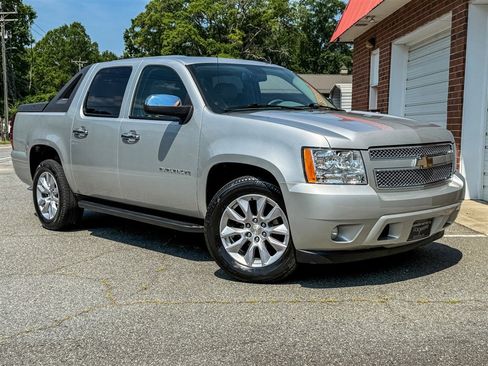 Used 2010 Chevrolet Avalanche LT w/ Luxury Package RWD image 22
