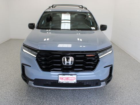 Used 2025 Honda Pilot TrailSport image 3