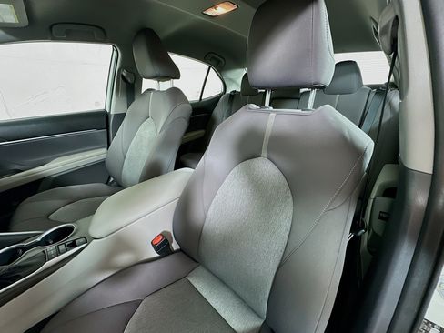 Used 2022 Toyota Camry LE AWD/4WD image 19