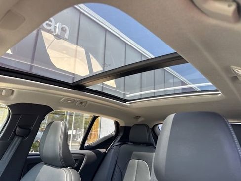 Certified 2025 Volvo XC40 B5 Plus AWD/4WD image 27