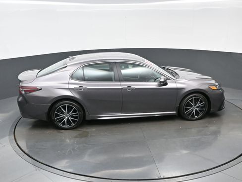Used 2024 Toyota Camry SE image 40