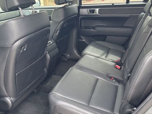 Used 2024 Hyundai Santa Fe Limited image 4