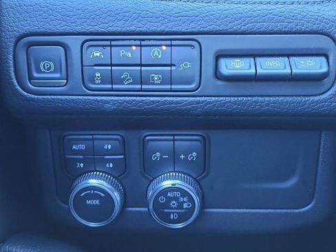 Certified 2022 GMC Yukon XL Denali image 19