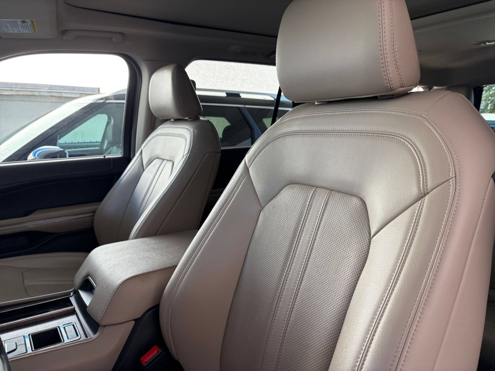 Used 2024 Ford Expedition Max Limited RWD image 39