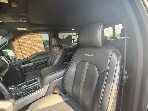 Used 2017 Ford F150 Platinum w/ Equipment Group 701A Luxury AWD/4WD image 18