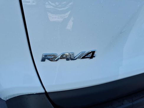 Used 2024 Toyota RAV4 XLE FWD image 9