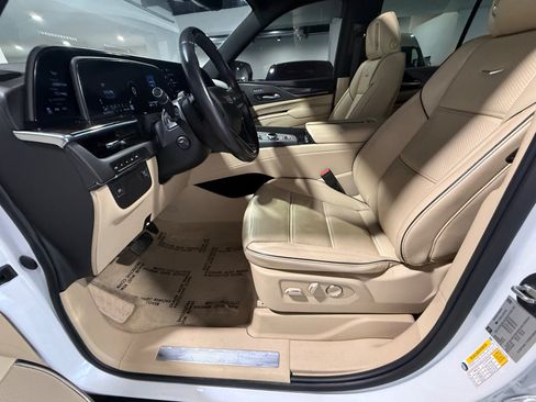 Used 2023 Cadillac Escalade Premium Luxury AWD/4WD image 16